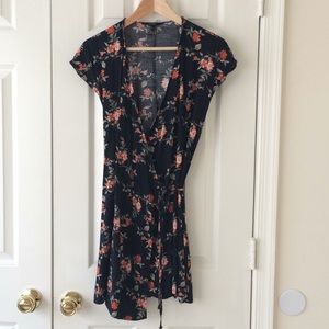 Forever 21 Floral Wrap Dress size S